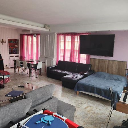Big Apart 140M2 5Min Walk To Beach Sea &Promenade 3 Double Rooms,Big Living Room 42M2, 3 Showers,9 Beds, Free Parking نيس المظهر الخارجي الصورة